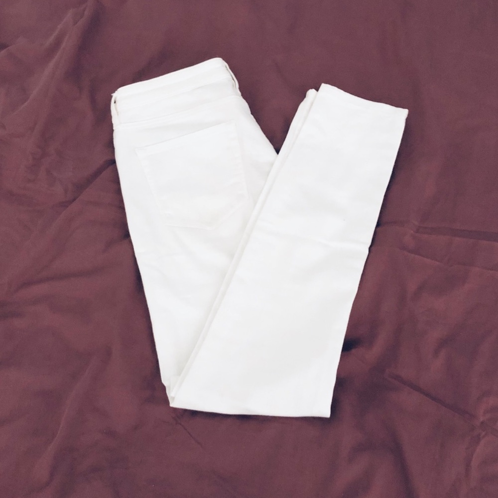 Skinny white ankle jeans
